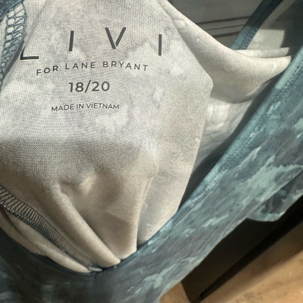 NWT Livi Active Top Green 18/20 - Picture 7 of 8